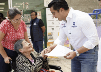 Entrega Felifer apoyos en Felipe Carrillo Puerto