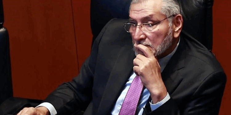 Ligan a Adán Augusto con contrabandista de combustible