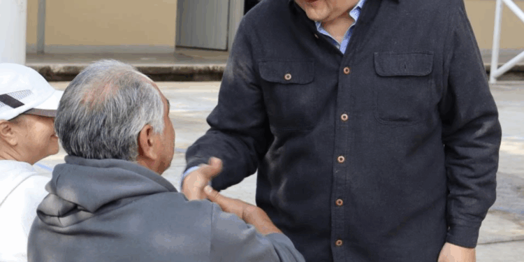 Entregan más de 15 millones de pesos en apoyos económicos