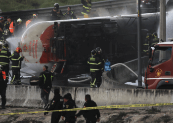 Suman cuatro muertos y 90 heridos por explosión de pipa en el puente de La Concordia
