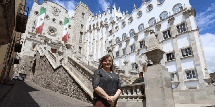 Celebra Kuri nueva Universidad y pide más bachilleratos