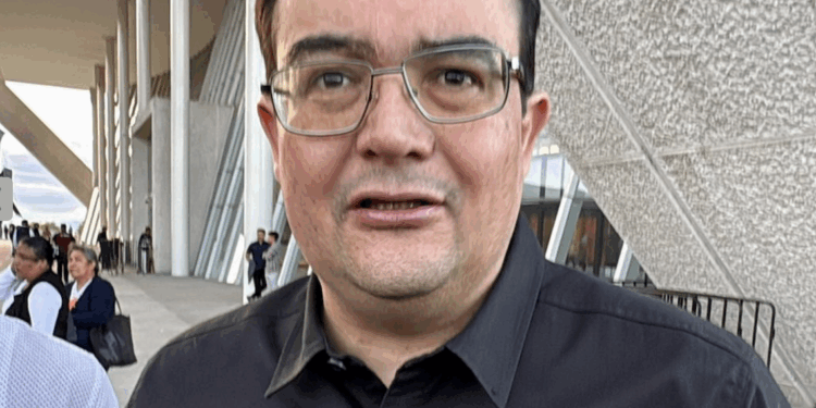 Brinda apoyo a familias de víctimas del accidente en la carretera a Bernal