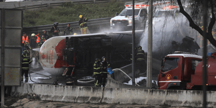 Suman 15 muertos por explosión en Iztapalapa