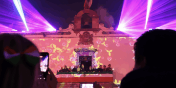 Colorida celebración de las fiestas patrias