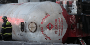 Murió el chofer de la pipa de gas que explotó en Iztapalapa