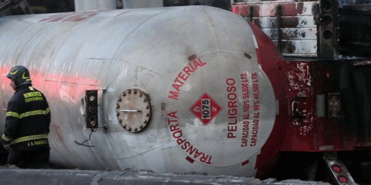 Murió el chofer de la pipa de gas que explotó en Iztapalapa