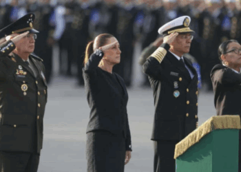 Izan bandera por sismos de 1985 y 2017