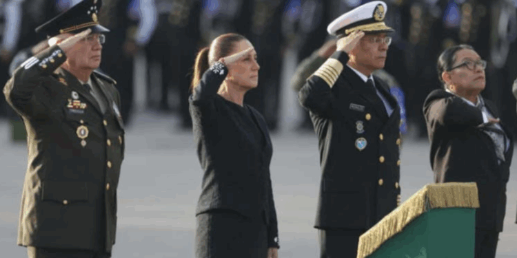 Izan bandera por sismos de 1985 y 2017