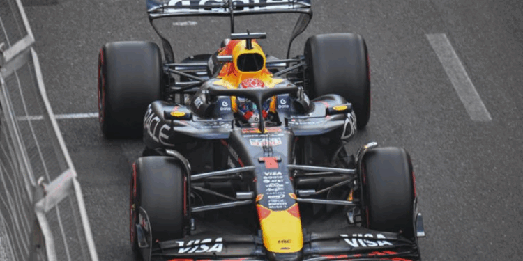 Consigue Verstappen pole en intermitente qualy en Azerbaiyán