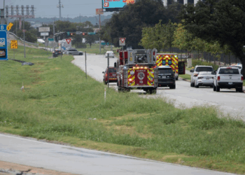 SRE confirma un mexicano herido tras el tiroteo contra una oficina de ICE en Dallas