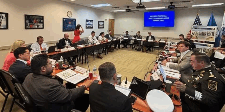 Crean México y EU grupo de trabajo contra huachicol