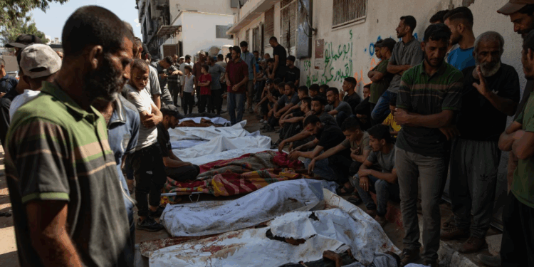 Israel mata al menos 47 personas en Gaza, entre ellos varios niños, dos médicos y un periodista