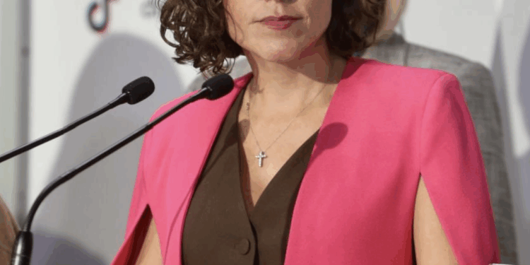 Aprueban iniciativa de Abigail  para regular bebidas energizantes