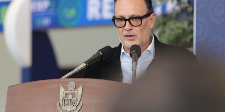 Llama gobernador a legisladores a trabajar en conjunto y dejar de lado diferencias partidistas