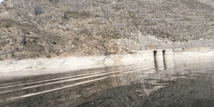 Dos poblados quedarán incomunicados por desfogue en Zimapán
