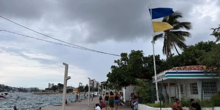 Cierran navegación en Acapulco por tormenta tropical ‘Narda’