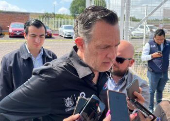 Cancela gobernador viaje a Canadá