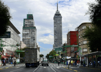 Rupia, en mínimo histórico por la doble presión de EU