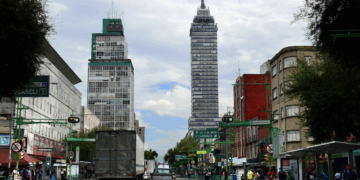 Rupia, en mínimo histórico por la doble presión de EU