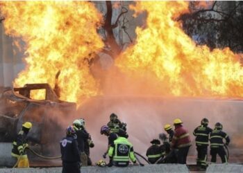 Suman 10 muertos por explosión de pipa en Iztapalapa