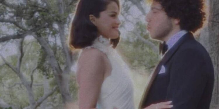 Selena Gomez dice ‘sí, acepto’ a Benny