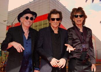 Selena Gomez dice ‘sí, acepto’ a Benny