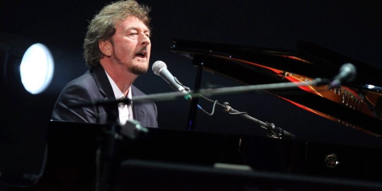 Esposa de Grohl lo perdona pese a infidelidad