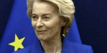 Subiría precio de iPhone pese a librar aranceles