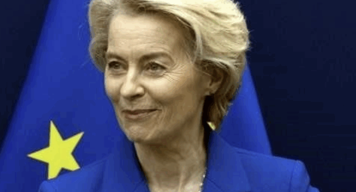 Subiría precio de iPhone pese a librar aranceles