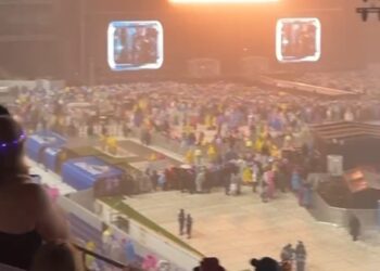 Shakira bajo el agua