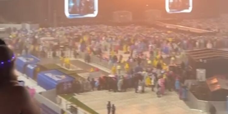 Shakira bajo el agua