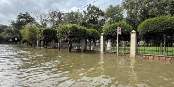 Suspenden clases presenciales en Tequisquiapan por desfogue de presa Centenario