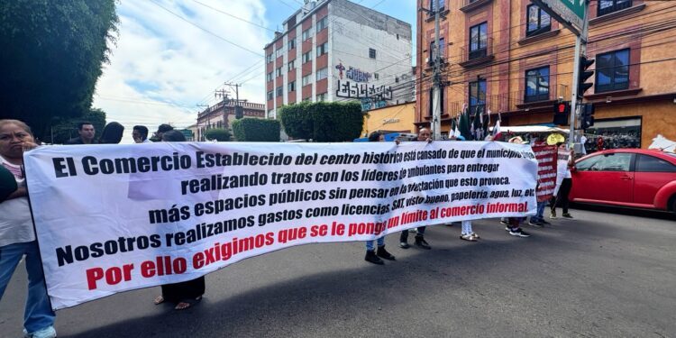 Comerciantes del Centro piden controlar a ambulantes