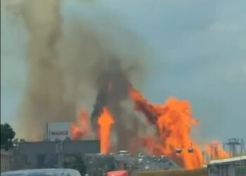 Explosión de pipas de gas provoca incendio y caos vial en Iztapalapa