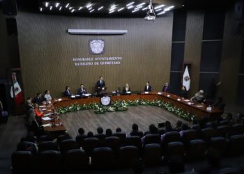 Presenta Felifer Macías primer informe de actividades ante el Cabildo capitalino