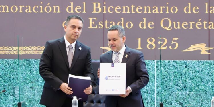 Entrega Eric Gudiño a Congreso el Cuarto Informe de Actividades Mauricio Kuri