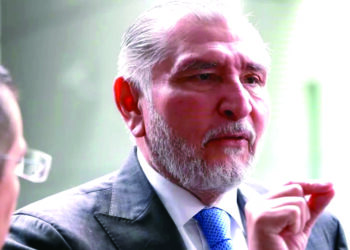 Avalan prohibición de bebidas energizantes a menores de edad