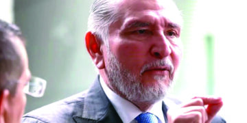 Avalan prohibición de bebidas energizantes a menores de edad