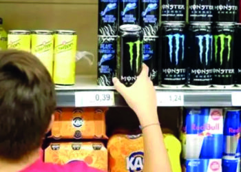 Avalan prohibición de bebidas energizantes a menores de edad
