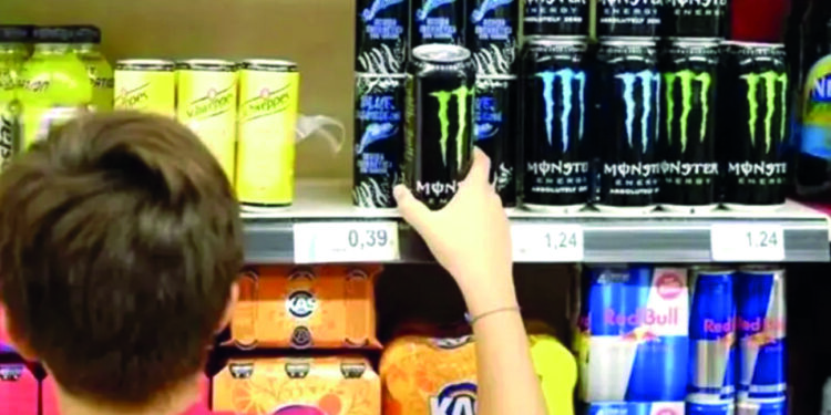 Avalan prohibición de bebidas energizantes a menores de edad