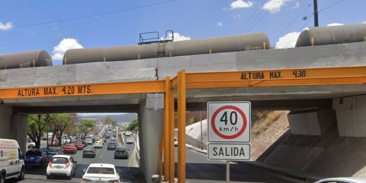 Puente del tren sobre Bernardo Quintana será demolido y reemplazado por uno nuevo
