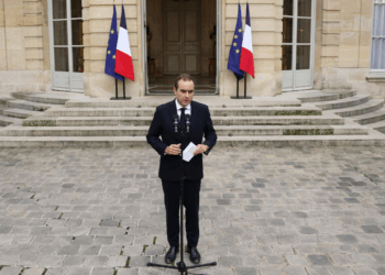 Renuncia el primer ministro de Francia, Sébastien Lecornu