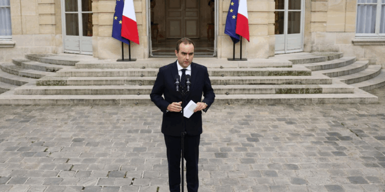 Renuncia el primer ministro de Francia, Sébastien Lecornu