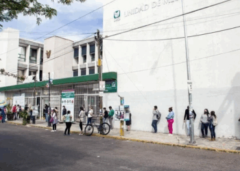 Va Sheinbaum por unificación del sistema de salud en 2027