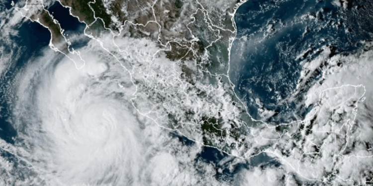 Huracán Priscilla podría subir a categoría 3 esta tarde