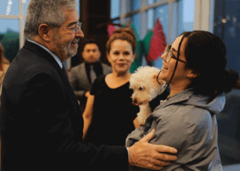 Mexicanos de la Flotilla Global Sumud detenidos por Israel llegan a la CDMX