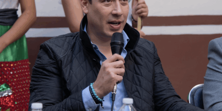 Presentan el Gallo Monumental