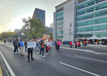 Trabajadores del SAT inician con paro de “brazos caídos”