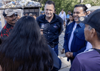 Entrega Mauricio Kuri enseres