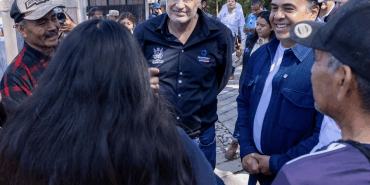 Entrega Mauricio Kuri enseres